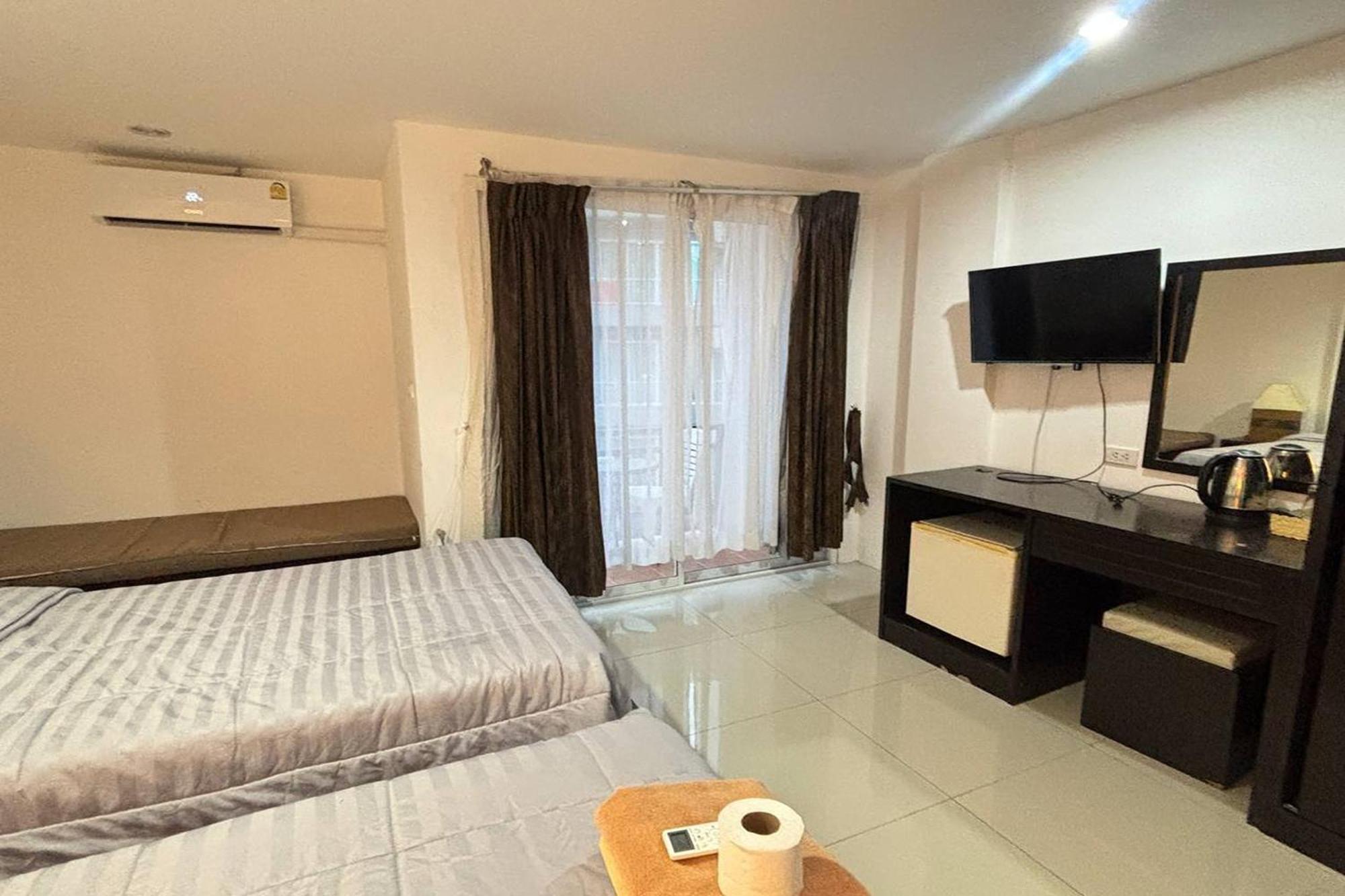 Praew Mansion Otel Kamala Plajı Dış mekan fotoğraf